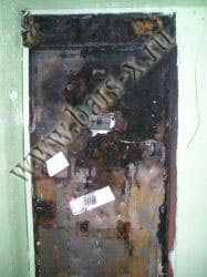 ремонт металлической двери после пожара (до)