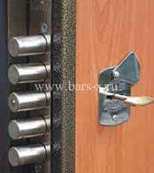 замена отделки на металлической двери