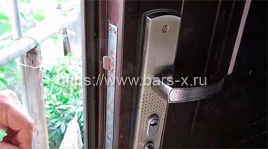 ремонт или замена дверных ручек на китайской двери картинка