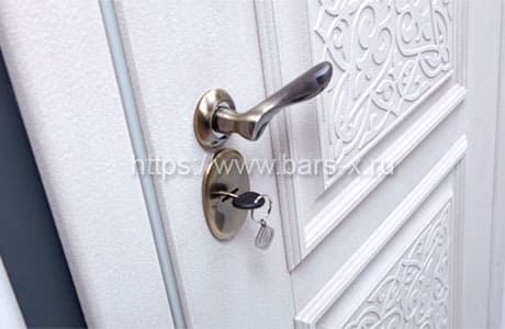 Замена дверных ручек входных дверей в Москве картинка
