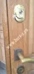 Врезка дополнительного замка с брони накладкой в деревянную дверь картинка
