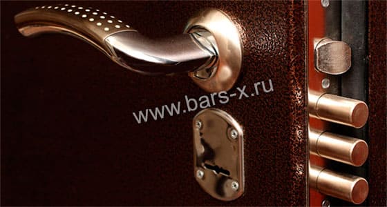 Поставить новый замок в железную дверь картинка