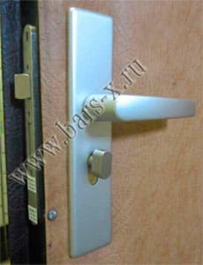установка замка Abus на металлическую дверь картинка