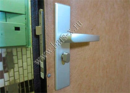 Замена дверных замков в сервисной службе Барс-Х фото Замена дверных замков в сервисной службе Барс-Х картинка