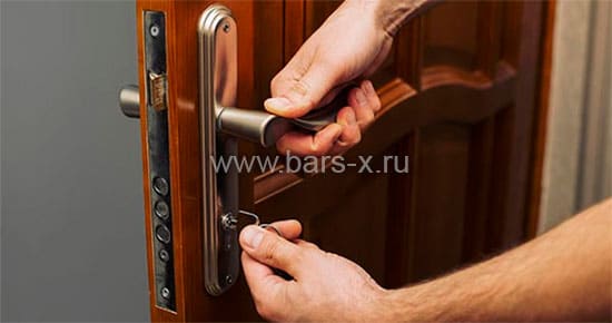 Замена дверного замка металлической двери картинка
